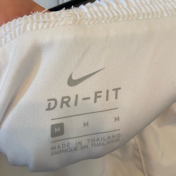 BRAND NEW NIKE SHORTS - Picture 3 of 3